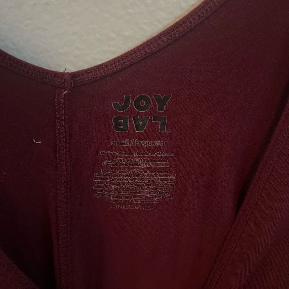 JoyLab Maroon Tank Top with Side Slit - Picture 2 of 4